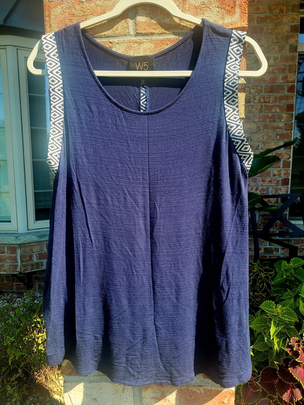 W5 Navy Tank with White Geometric-Strap Detail